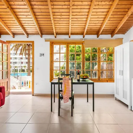 Διαμέρισμα 101 Bright, Pool View And Air Conditioning