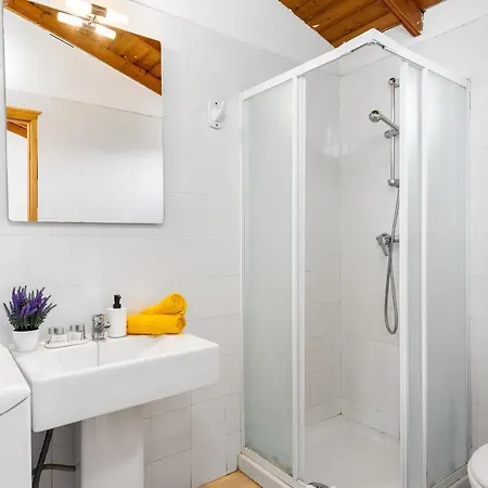 Διαμέρισμα 101 Bright, Pool View And Air Conditioning *
