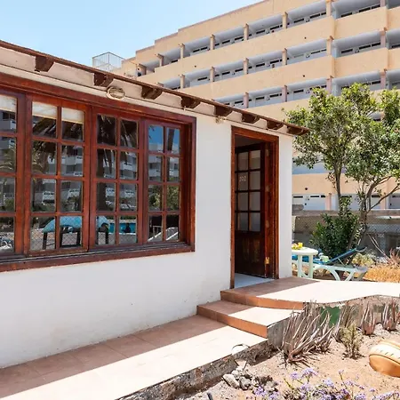 Διαμέρισμα 101 Bright, Pool View And Air Conditioning
